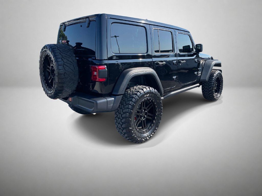 Used 2018 Jeep Wrangler Unlimited Sahara AWD/4WD image 3