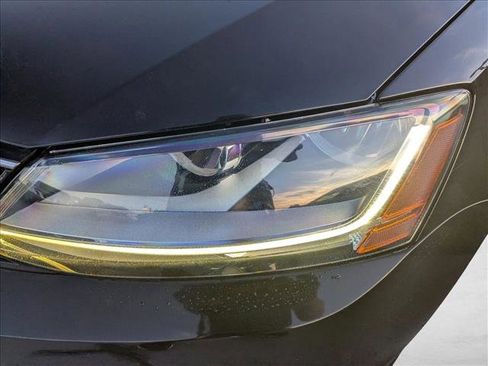 Used 2018 Volkswagen Jetta SE image 5