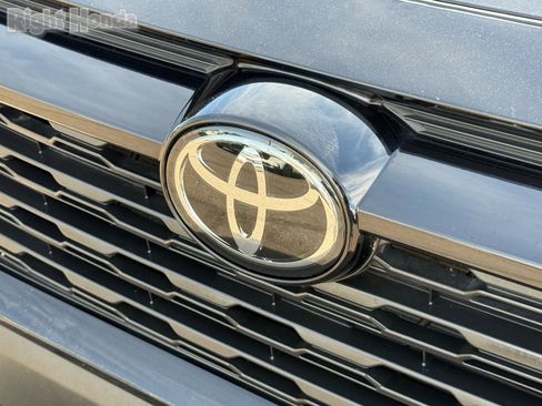 Used 2024 Toyota RAV4 XLE image 32