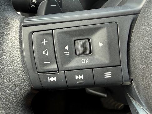 Used 2024 Nissan Rogue SV FWD image 21