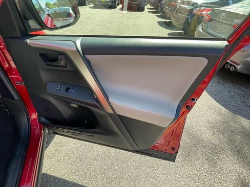 Used 2015 Toyota RAV4 LE image 18