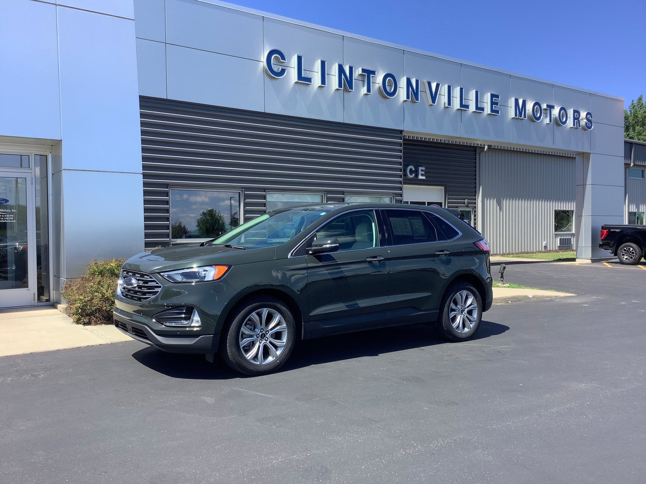 Certified 2024 Ford Edge Titanium AWD/4WD image 1