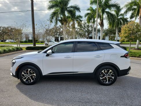 Used 2023 Kia Sportage EX image 7