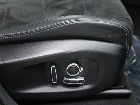 Used 2021 Jaguar F-PACE SVR image 81