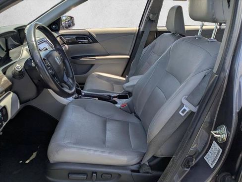 Used 2017 Honda Accord Touring image 13