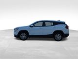 Used 2022 GMC Terrain SLE image 2