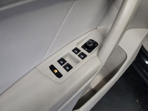 Used 2023 Volkswagen Tiguan SE R-Line AWD/4WD image 14