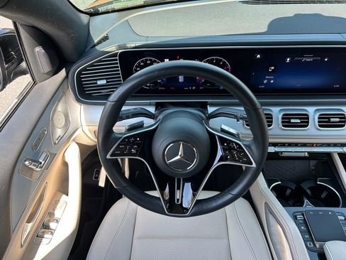 Used 2025 Mercedes-Benz GLS 450 4MATIC image 23