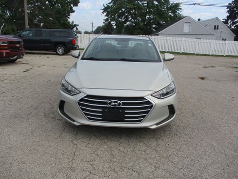 Used 2017 Hyundai Elantra SE FWD image 3
