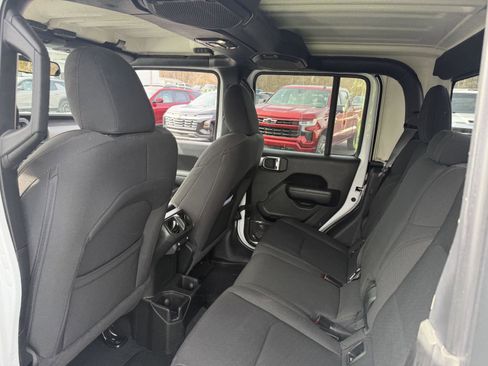 Used 2023 Jeep Gladiator Sport image 13