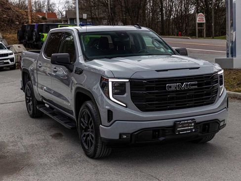 Used 2024 GMC Sierra 1500 Elevation w/ LPO, Elevation Black Package image 3