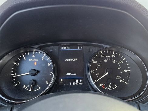 Used 2018 Nissan Rogue SV image 12