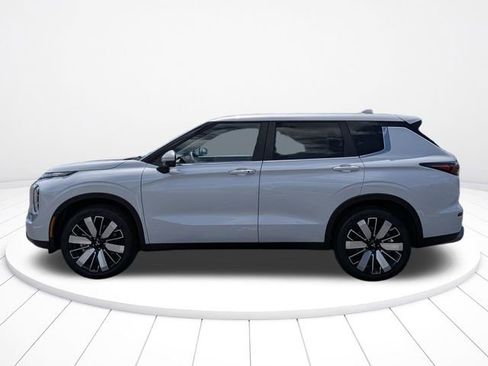 New 2026 Mitsubishi Outlander SE FWD image 6