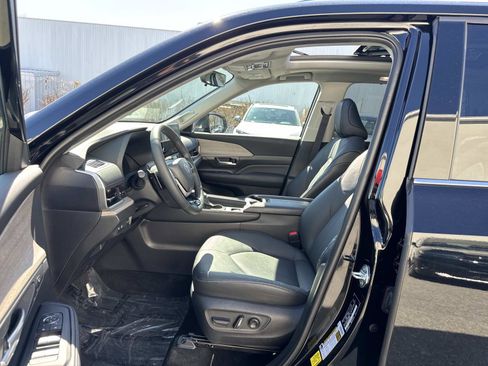 Used 2025 Toyota Grand Highlander AWD image 21