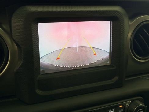 Used 2021 Jeep Wrangler Unlimited Sport image 23