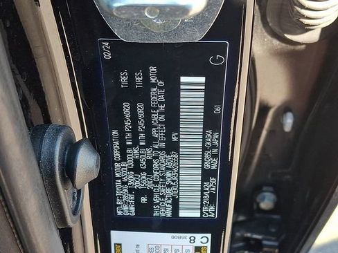 Used 2024 Toyota 4Runner Limited AWD/4WD image 27