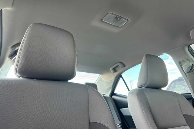 Used 2017 Toyota Corolla LE w/ Carpet Mat Package (TMS) FWD image 16