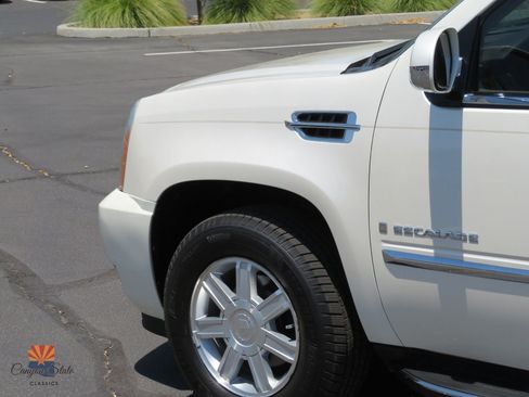 Used 2008 Cadillac Escalade AWD image 10