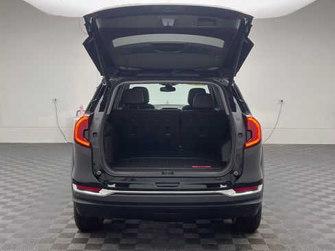 Used 2024 GMC Terrain SLT w/ Infotainment Package II AWD/4WD image 10