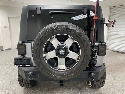 Used 2013 Jeep Wrangler Unlimited Sahara w/ Connectivity Group AWD/4WD image 6
