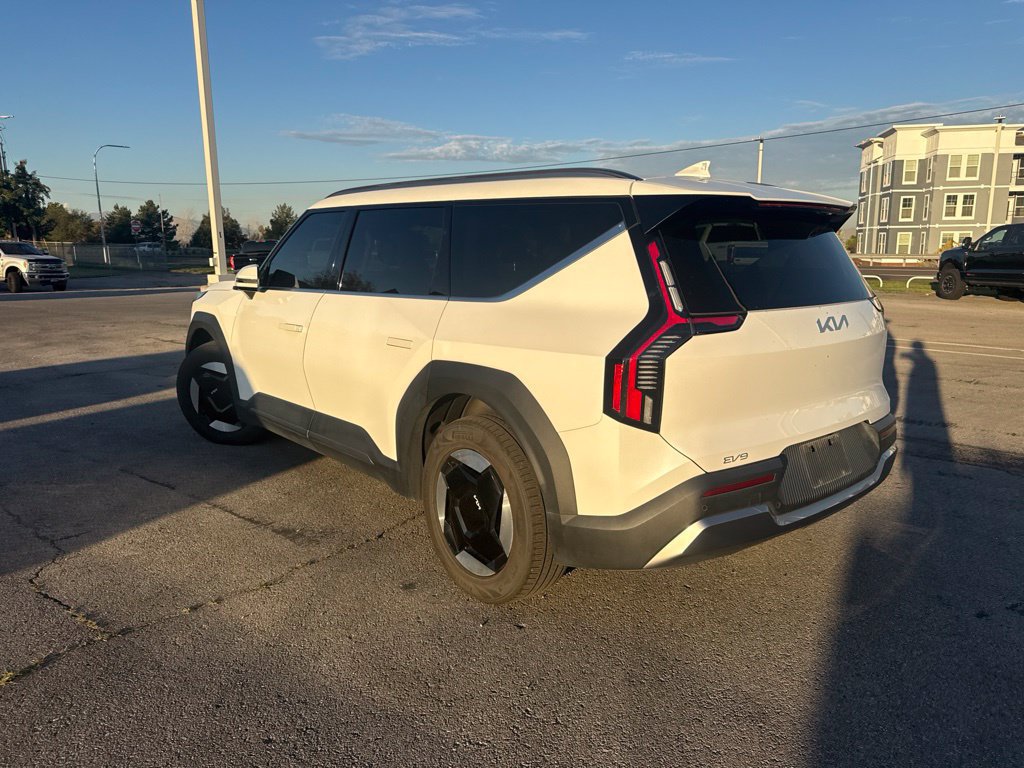 Used 2024 Kia EV9 Wind AWD/4WD image 9
