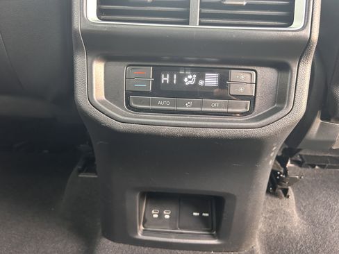 Certified 2025 Volkswagen Atlas SE w/ Panoramic Sunroof Package image 29