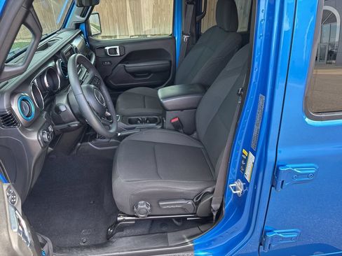 Used 2023 Jeep Wrangler Unlimited Sport AWD/4WD image 9