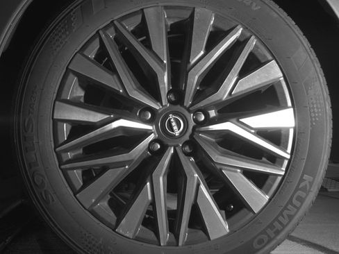 Used 2025 Nissan Altima 2.5 SV image 14