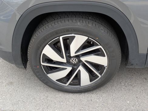 Certified 2025 Volkswagen Atlas SE AWD/4WD image 14