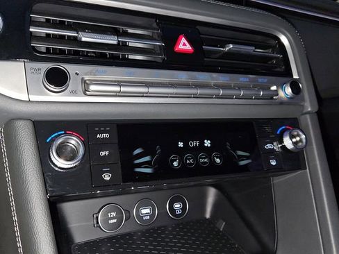 Used 2025 Genesis G70 2.5T image 22