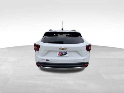 Used 2024 Chevrolet Trax LT w/ Driver Confidence Package FWD image 5