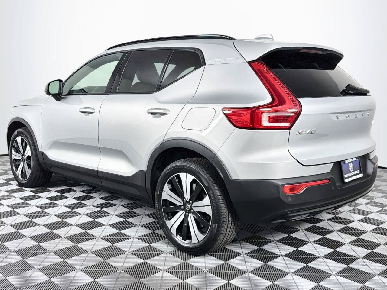 Used 2023 Volvo XC40 Recharge Plus AWD/4WD image 8