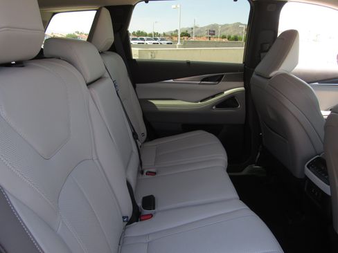 Used 2026 INFINITI QX60 Luxe w/ Family Package AWD/4WD image 12