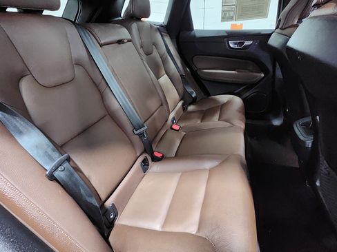 Used 2024 Volvo XC60 B5 Plus image 20