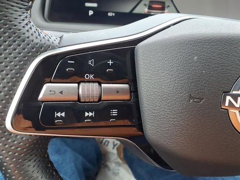 Used 2025 Nissan Ariya FWD image 16