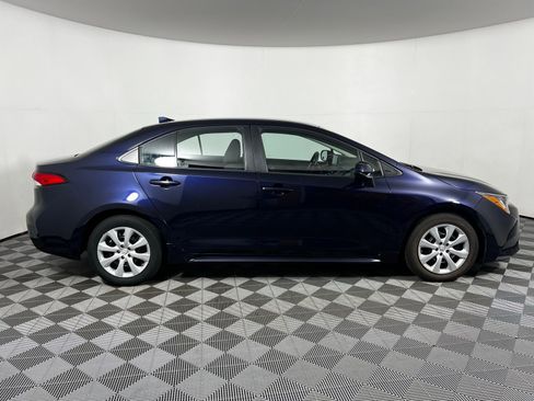 Used 2023 Toyota Corolla LE image 4