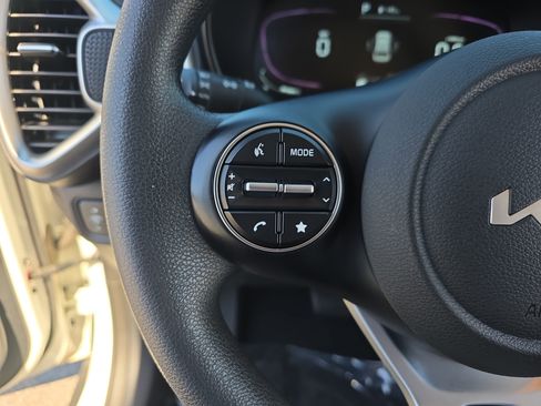 Used 2023 Kia Soul LX image 16