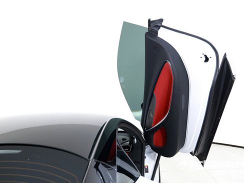 Used 2024 McLaren Artura image 18