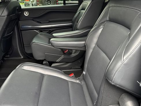 Used 2025 Lincoln Navigator L Reserve AWD/4WD image 9