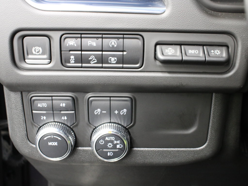Used 2024 GMC Yukon AT4 w/ Technology Package AWD/4WD image 63