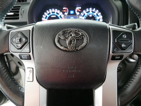 Used 2014 Toyota 4Runner SR5 AWD/4WD image 25