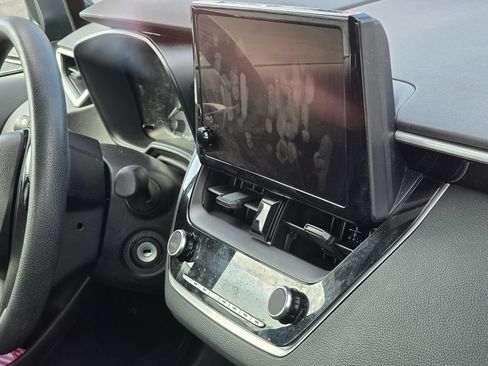 Used 2025 Toyota Corolla LE FWD image 16