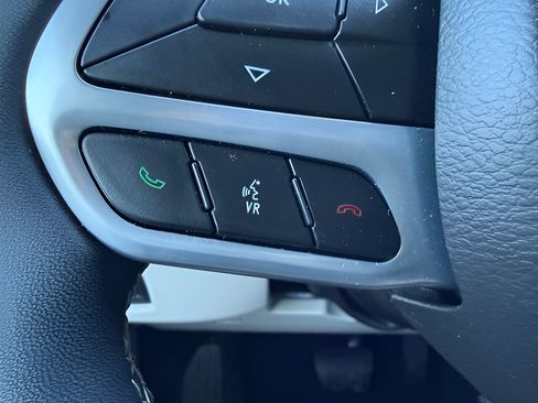 Used 2024 Chrysler Pacifica Touring-L FWD image 17