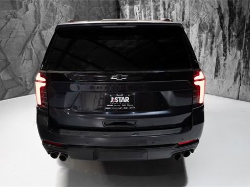 Used 2025 Chevrolet Suburban Z71 image 14