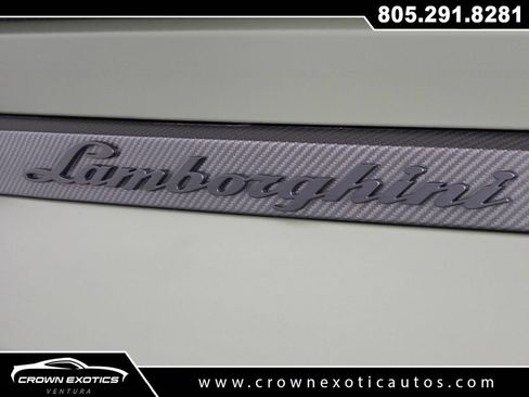 Used 2024 Lamborghini Urus Performante AWD/4WD image 9