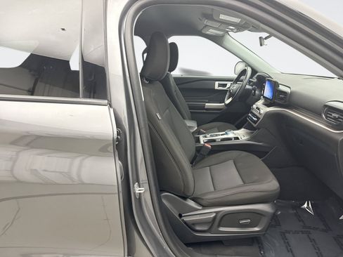 Used 2023 Ford Explorer XLT AWD/4WD image 16