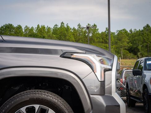 Used 2024 Toyota Tundra Limited w/ Power Package AWD/4WD image 14