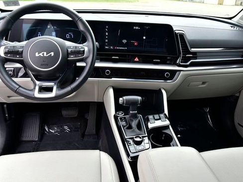 Certified 2025 Kia Sportage EX FWD image 16