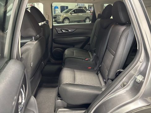 Used 2018 Nissan Rogue SV image 28