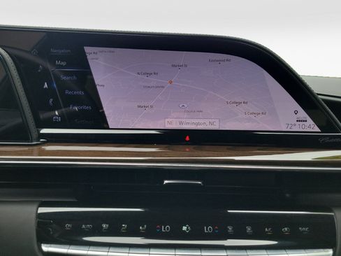 Used 2023 Cadillac Escalade Premium Luxury Platinum AWD/4WD image 17